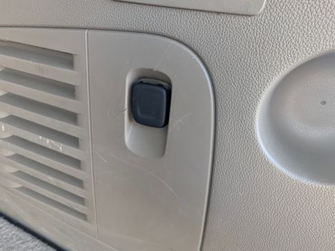 Used 2015 Chevrolet Suburban LTZ image 21