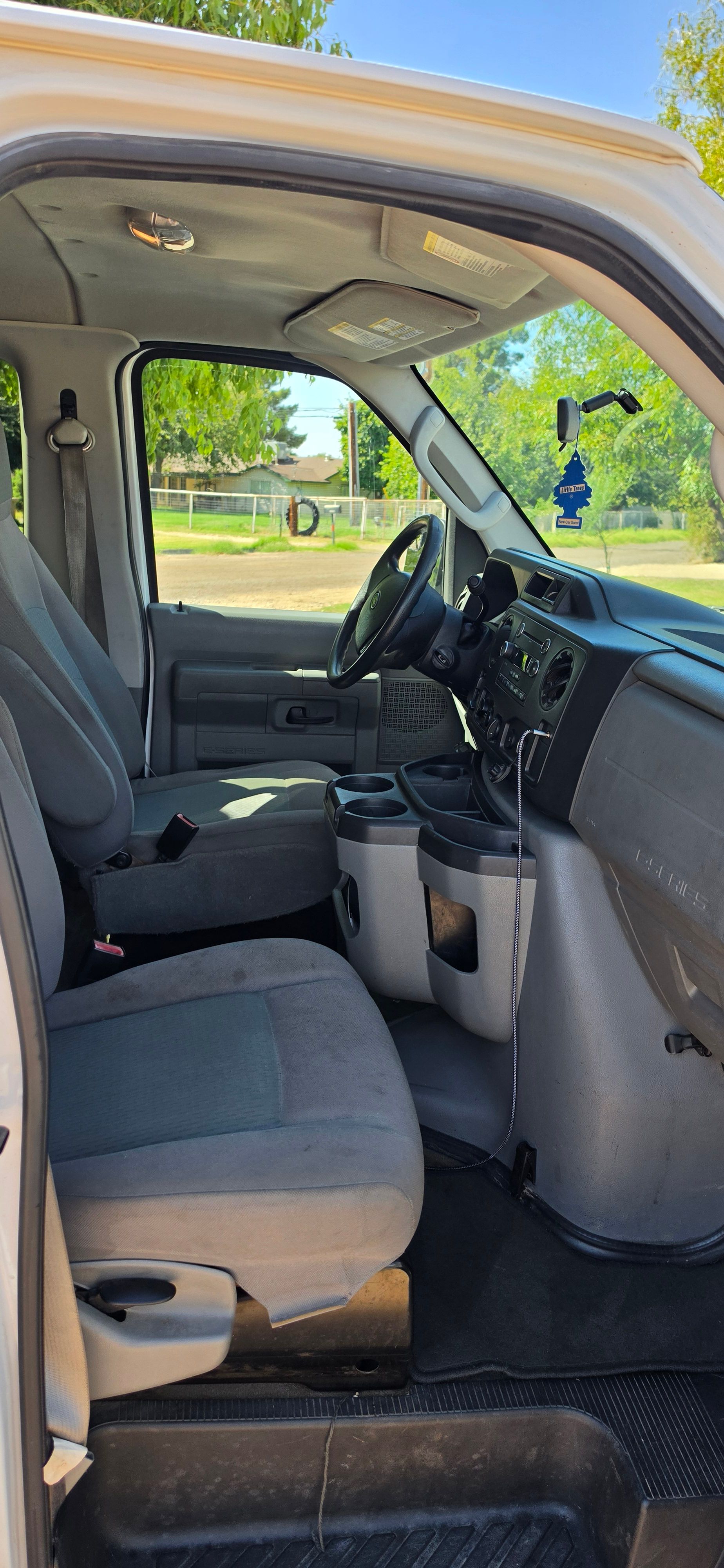 Used 2013 Ford E-350 and Econoline 350 XLT RWD image 8