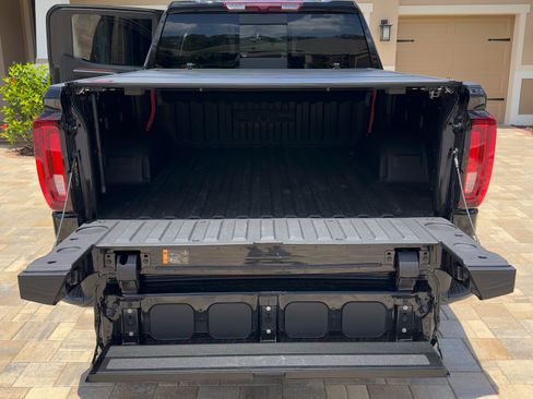 Used 2025 GMC Sierra 1500 Denali AWD/4WD image 10