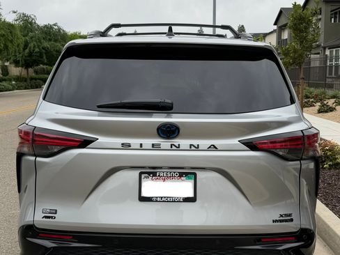 Used 2023 Toyota Sienna XSE image 6