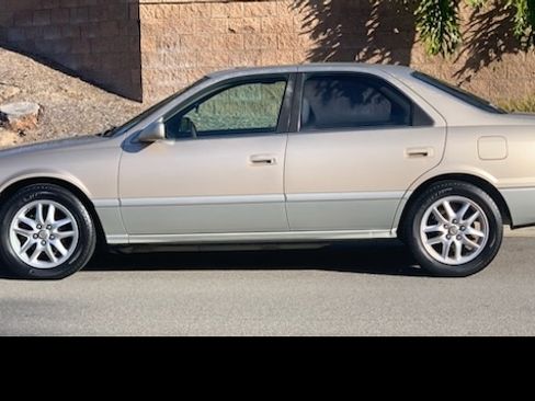 Used 2001 Toyota Camry XLE image 1