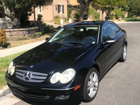 Used 2009 Mercedes-Benz CLK 350 Coupe image 2