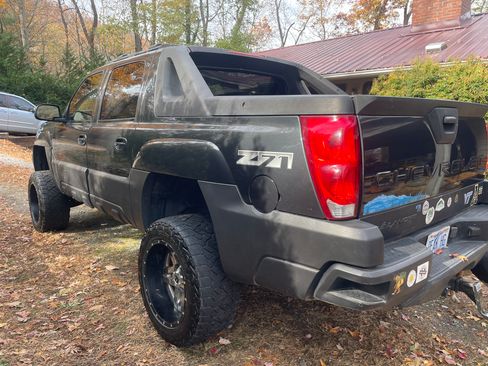Used 2004 Chevrolet Avalanche Z71 w/ Sun And Sound Package AWD/4WD image 12