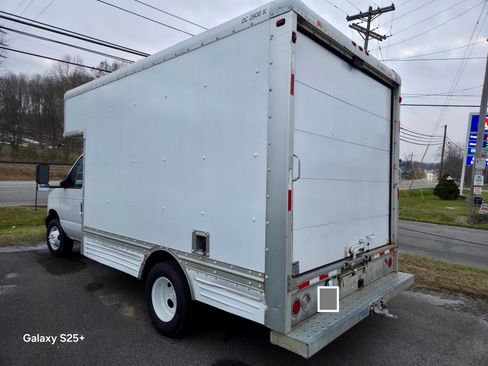 Used 2007 Ford E-450 and Econoline 450 image 2