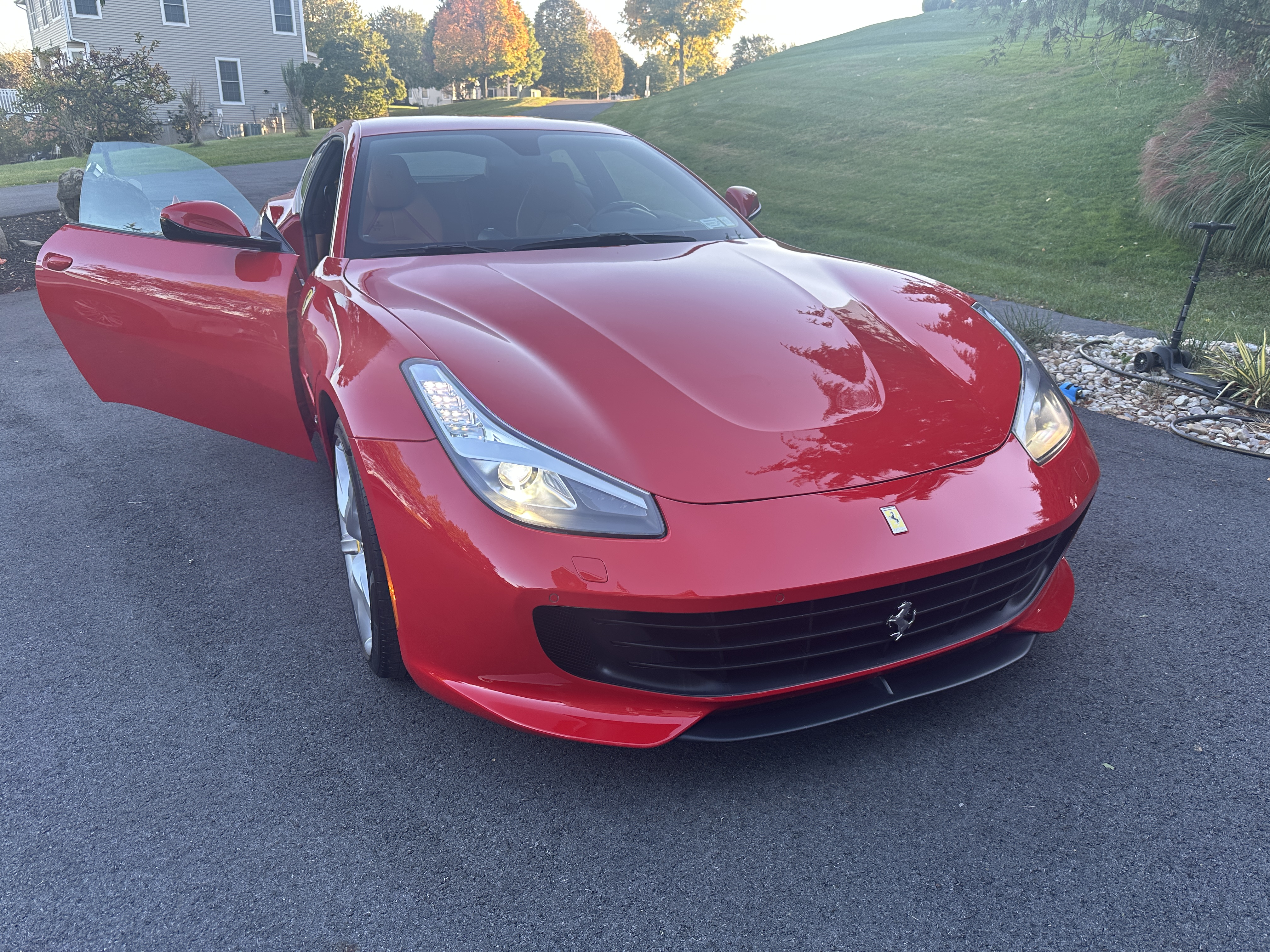 Used 2019 Ferrari GTC4Lusso T RWD image 28