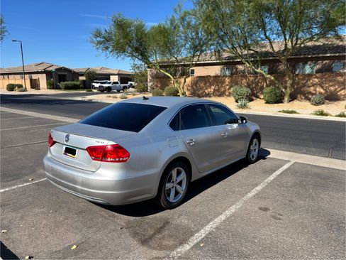 Used 2013 Volkswagen Passat TDI SE image 4