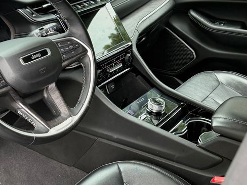 Used 2021 Jeep Grand Cherokee L Limited AWD/4WD image 4