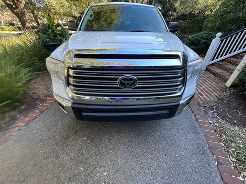 Used 2015 Toyota Tundra SR image 2