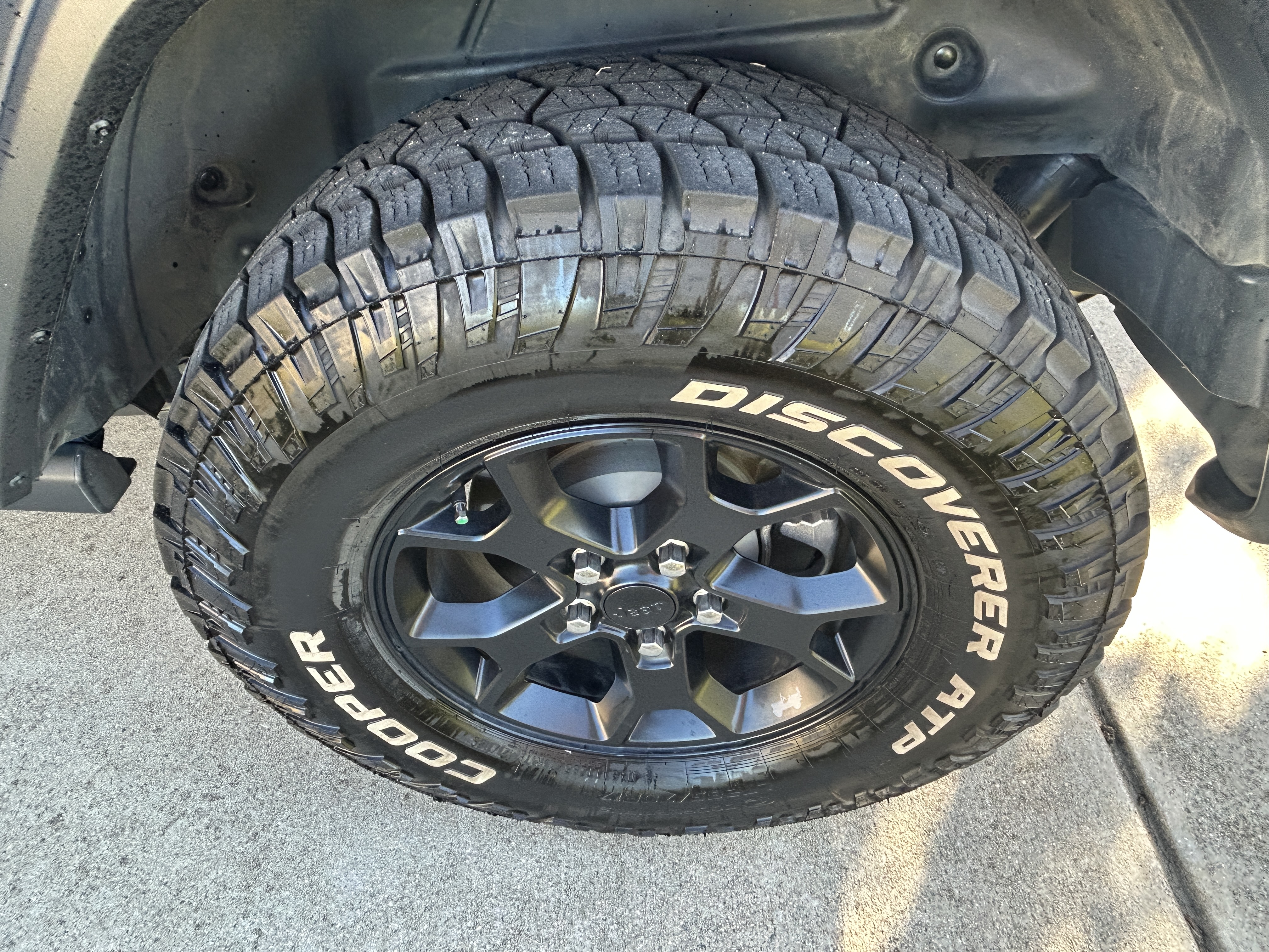 Used 2022 Jeep Wrangler Sport AWD/4WD image 19