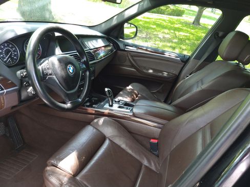 Used 2011 BMW X5 xDrive50i image 9