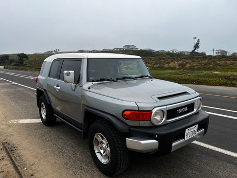 Used 2009 Toyota FJ Cruiser 4WD image 8