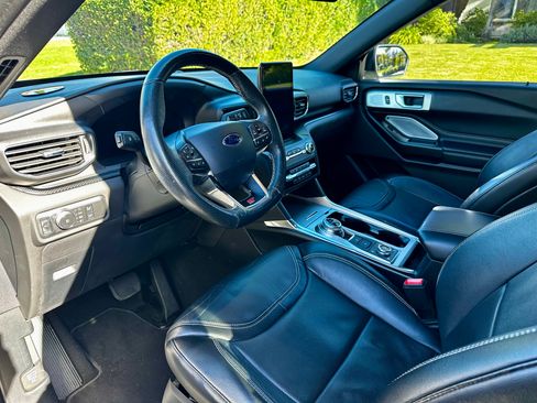 Used 2020 Ford Explorer ST w/ ST Street Pack image 11