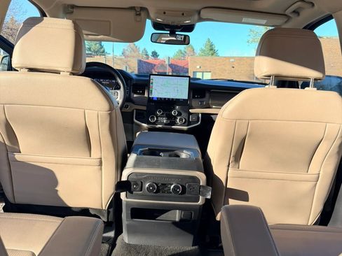 Used 2024 Ford Expedition Limited image 17