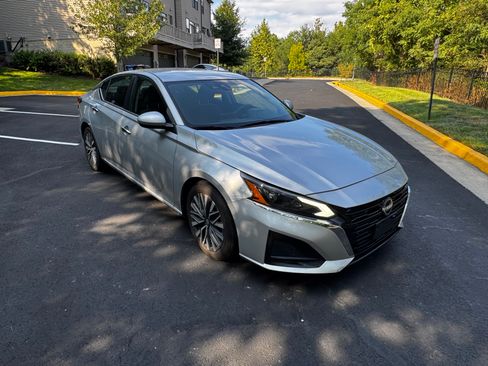 Used 2023 Nissan Altima 2.5 SV FWD image 5