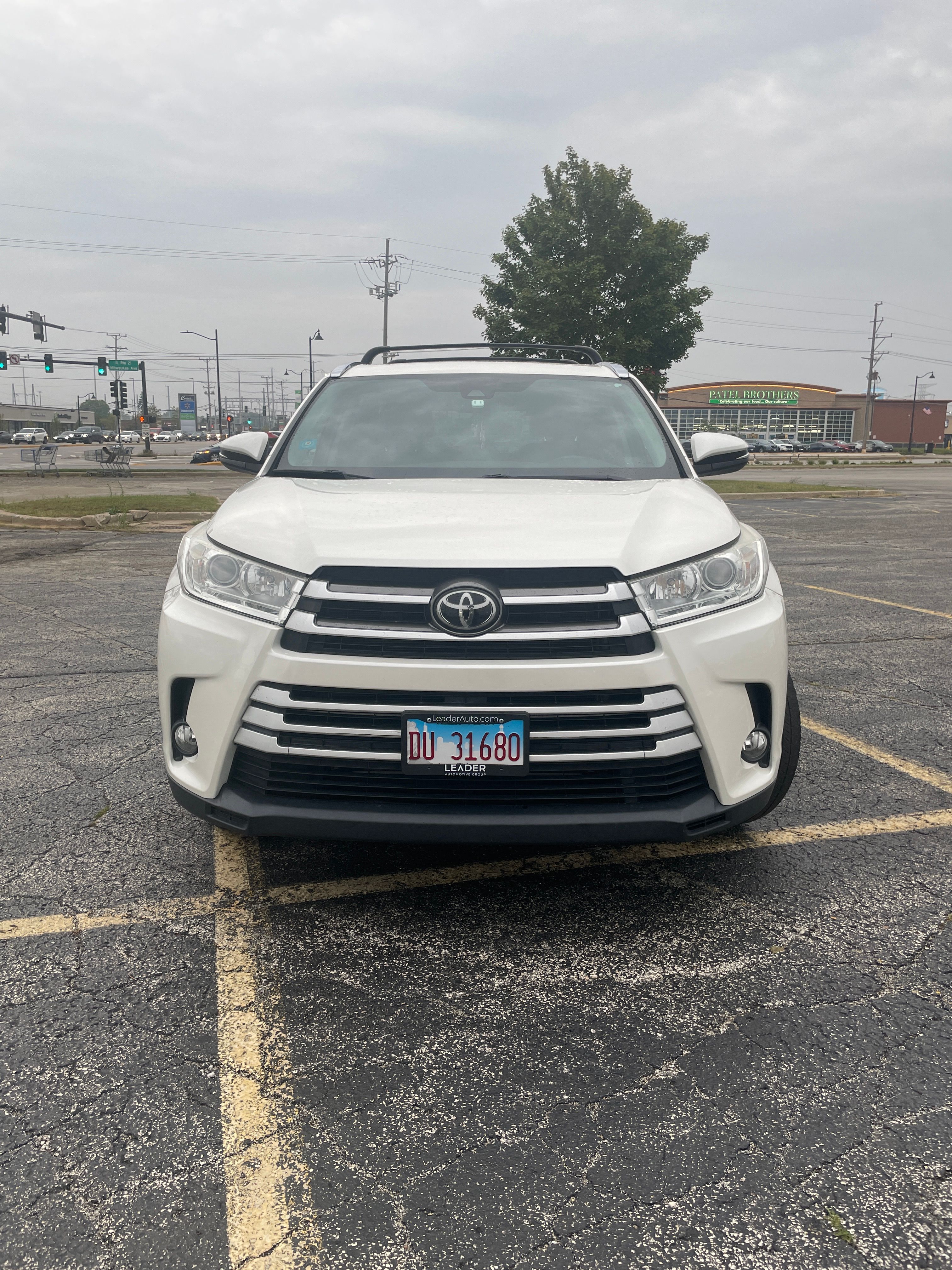 Used 2019 Toyota Highlander XLE AWD/4WD image 4