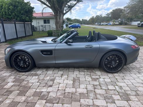 Used 2018 Mercedes-Benz AMG GT Roadster image 2