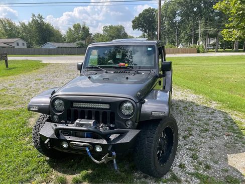 Used 2018 Jeep Wrangler Unlimited Rubicon w/ Connectivity Group image 5