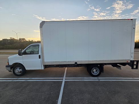 Used 2019 Chevrolet Express 3500 Extended w/ Power Convenience Package image 5