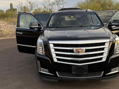 Used 2019 Cadillac Escalade ESV Premium Luxury image 15
