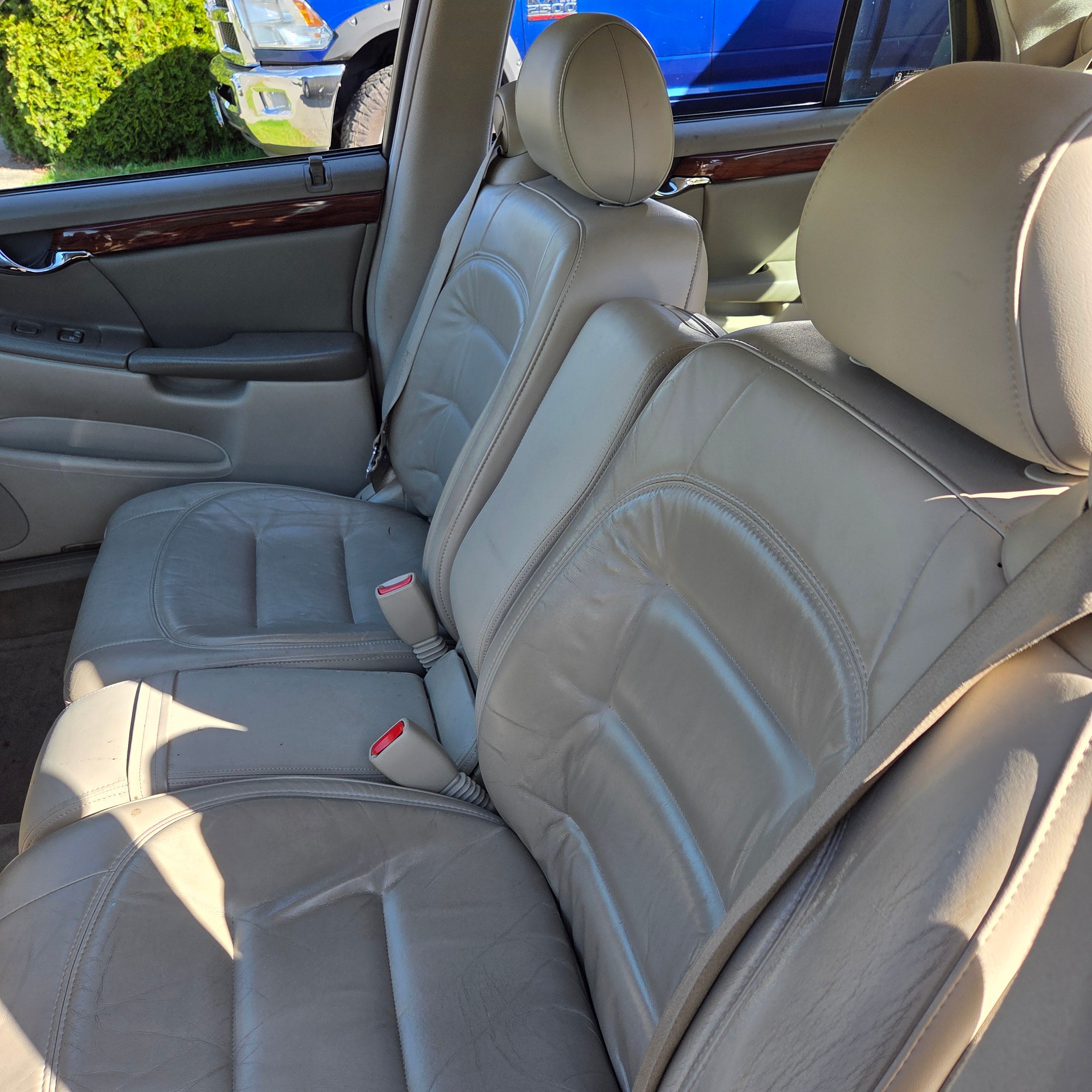 Used 2002 Cadillac De Ville w/ Comfort/Convenience Pkg FWD image 5