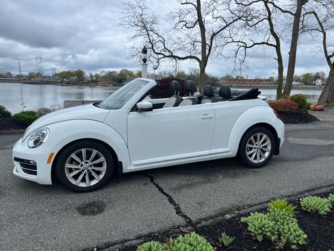 Used 2018 Volkswagen Beetle 2.0T SE FWD image 8