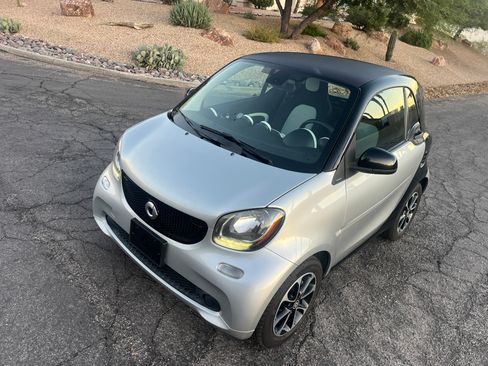 Used 2016 smart fortwo passion image 5