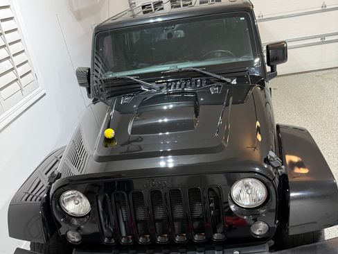 Used 2015 Jeep Wrangler Unlimited Sahara AWD/4WD image 11