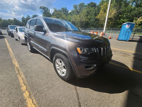 Used 2017 Jeep Grand Cherokee Laredo w/ Quick Order Package 23E AWD/4WD image 1