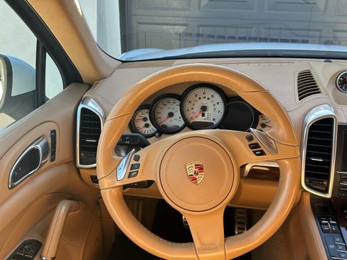 Used 2013 Porsche Cayenne S image 11