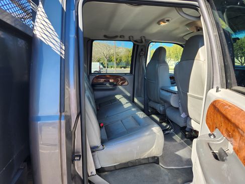 Used 2003 Ford F350 Lariat RWD image 2