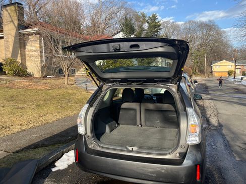 Used 2012 Toyota Prius V Three image 9