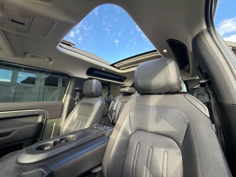 Used 2021 Land Rover Defender 90 First Edition image 21