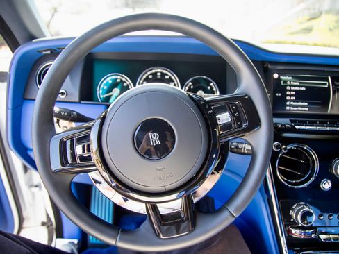 Used 2022 Rolls-Royce Cullinan w/ Technology Package image 15