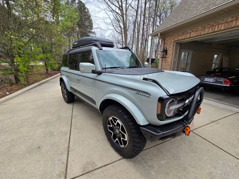 Used 2022 Ford Bronco Outer Banks image 2