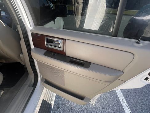 Used 2013 Lincoln Navigator 2WD w/ HD Trailer Tow Pkg image 17
