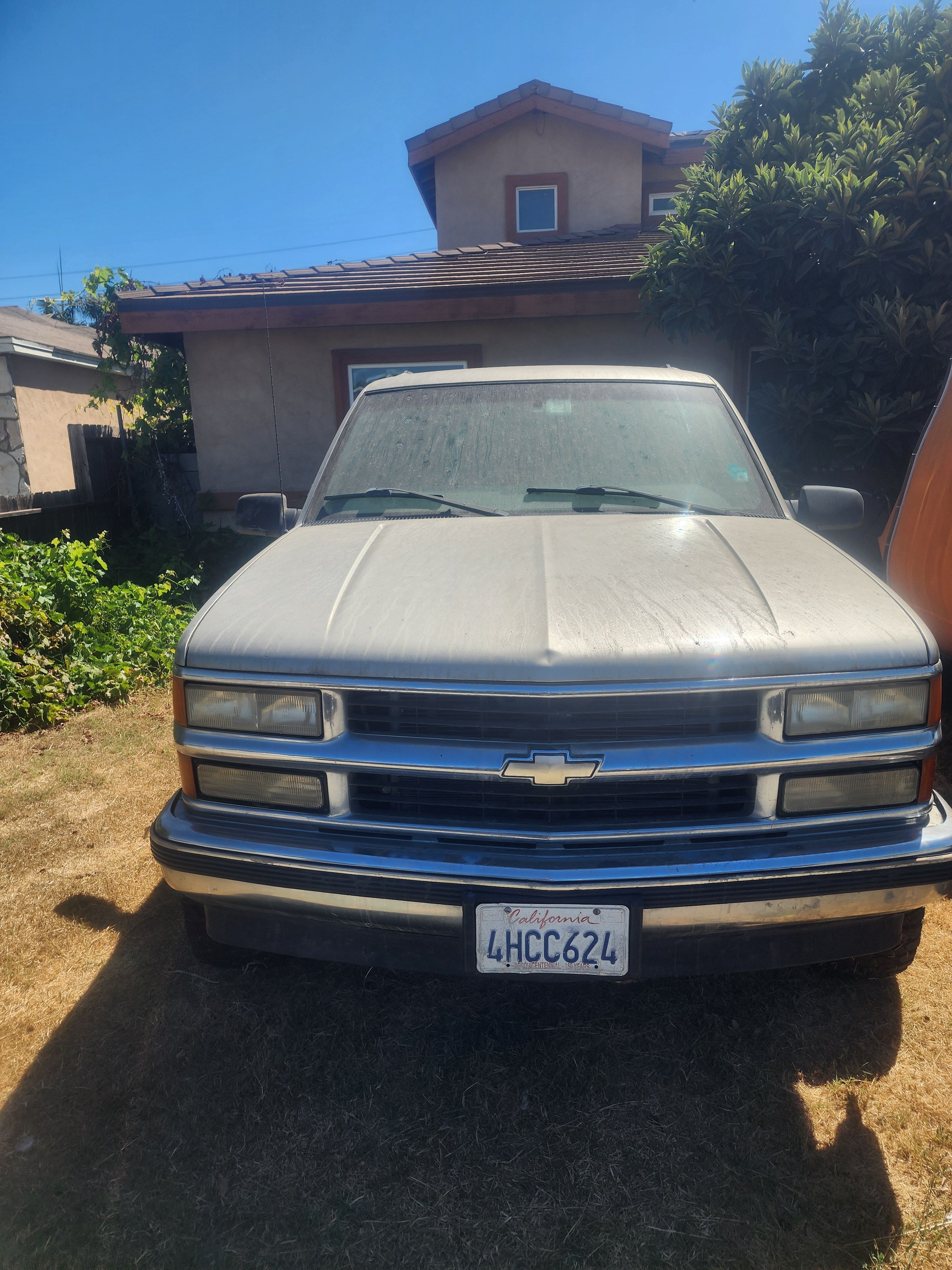 Used 1999 Chevrolet Suburban 2WD w/ Preferred Equipment Group 2 image 2