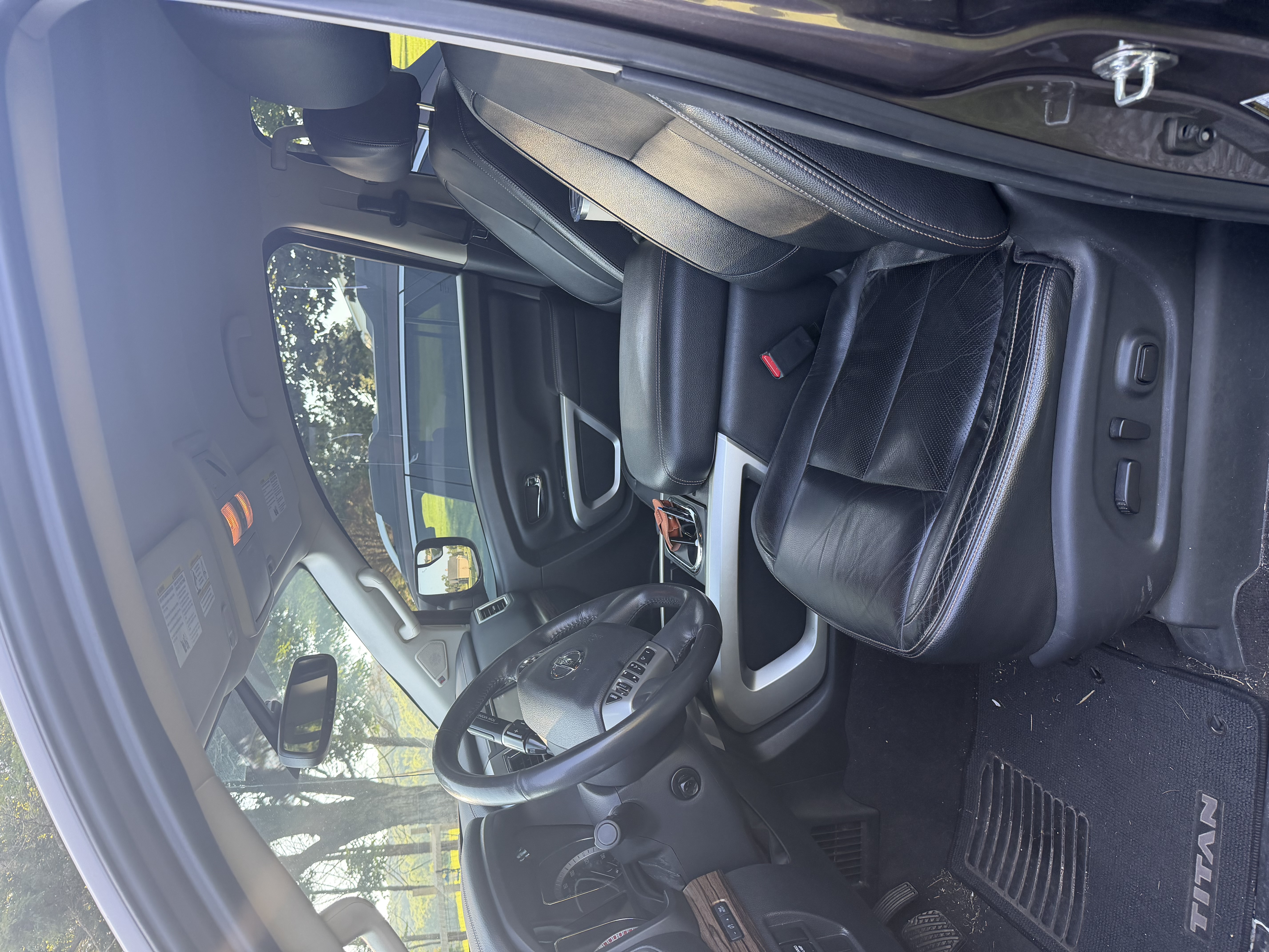 Used 2018 Nissan Titan SL AWD/4WD image 2