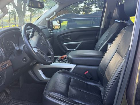 Used 2018 Nissan Titan SL AWD/4WD image 11