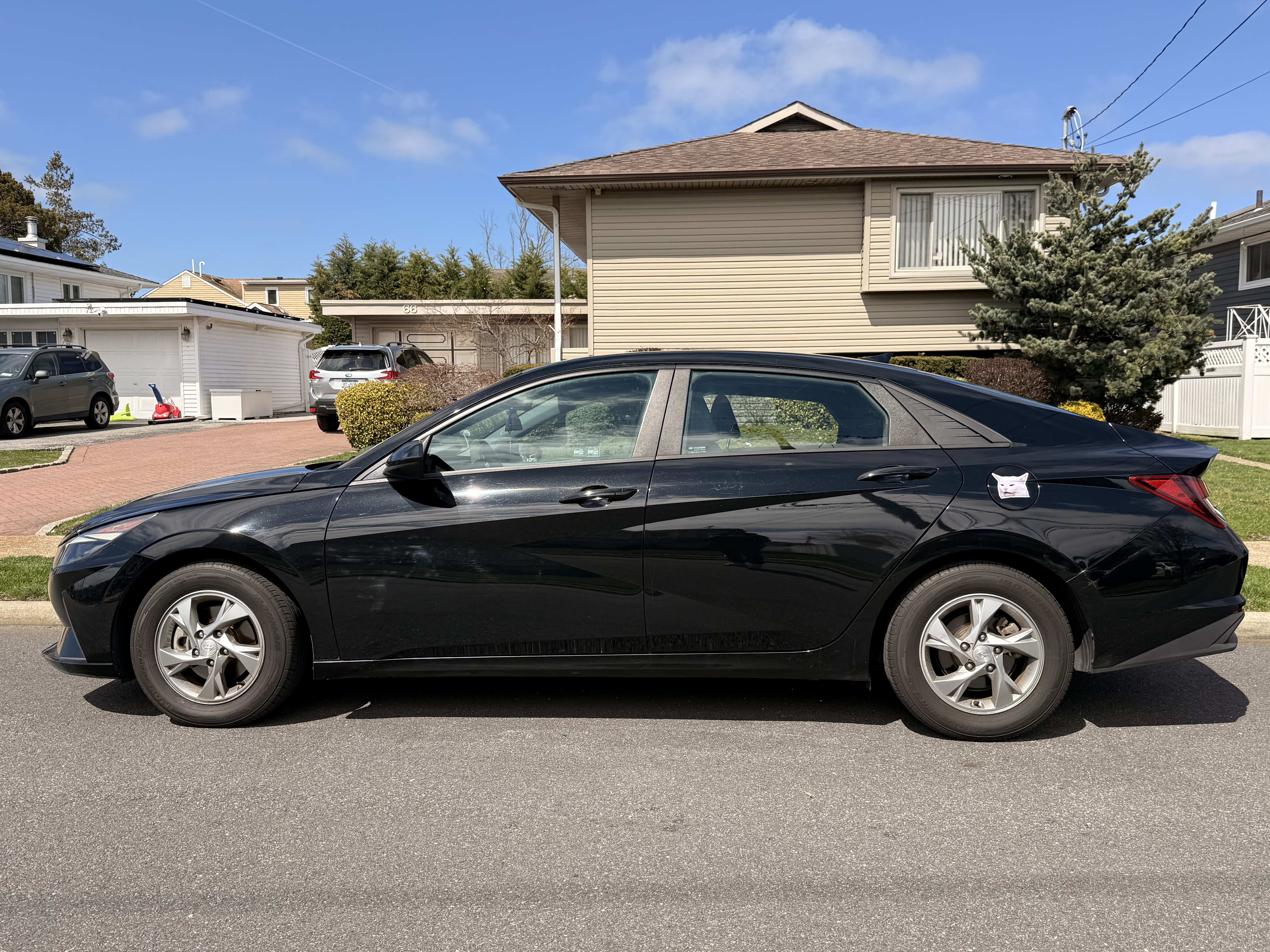 Used 2022 Hyundai Elantra SE w/ Cargo Package FWD image 2