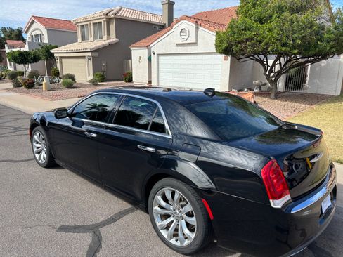 Used 2018 Chrysler 300 Limited image 5