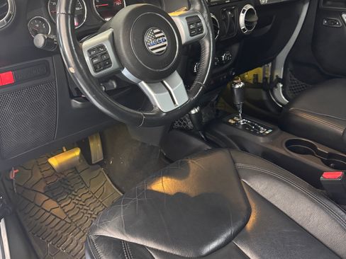 Used 2013 Jeep Wrangler Rubicon AWD/4WD image 13