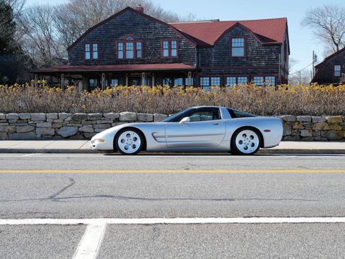 Used 2003 Chevrolet Corvette Coupe w/ Preferred Equipment Group image 2