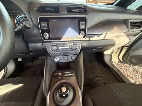 Used 2022 Nissan Leaf S image 11
