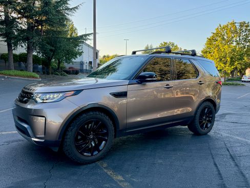 Used 2017 Land Rover Discovery HSE Luxury AWD/4WD image 4