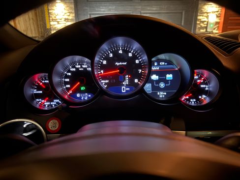 Used 2012 Porsche Cayenne S image 18