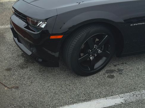 Used 2015 Chevrolet Camaro LT RWD image 2
