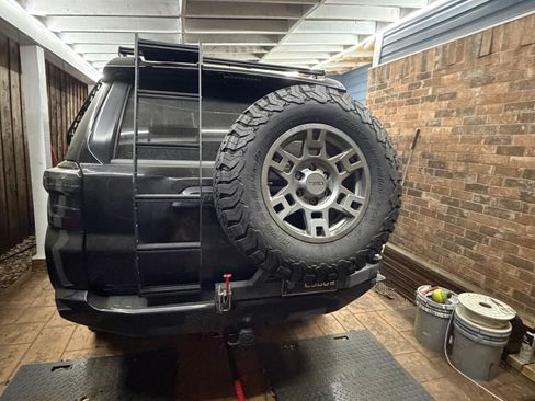 Used 2020 Toyota 4Runner Venture w/ Moonroof Package image 4