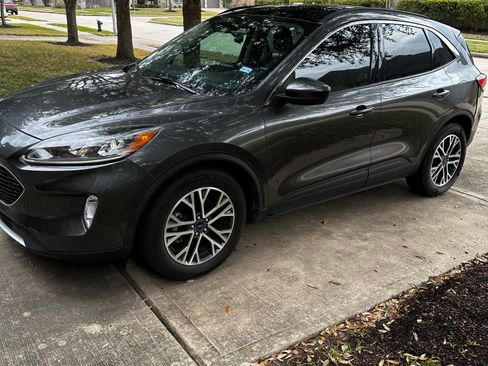 Used 2020 Ford Escape SEL image 4