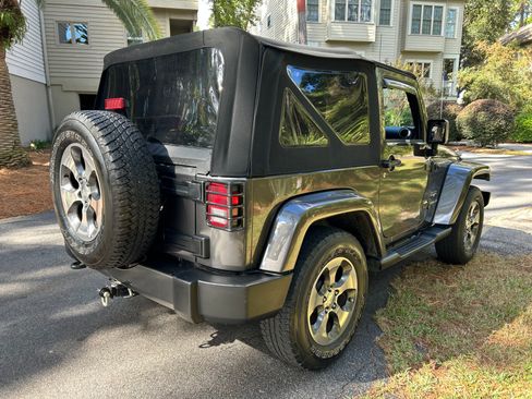 Used 2017 Jeep Wrangler Sahara w/ Connectivity Group image 14