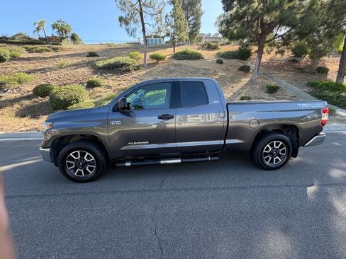 Used 2018 Toyota Tundra SR5 w/ TRD Off Road Package AWD/4WD image 4